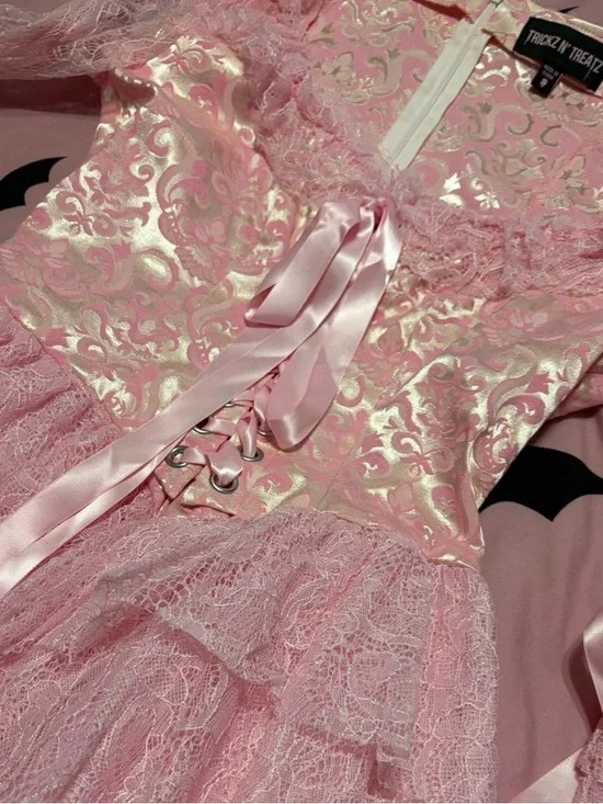 Pink lace princess dress - Picture 3 of 8